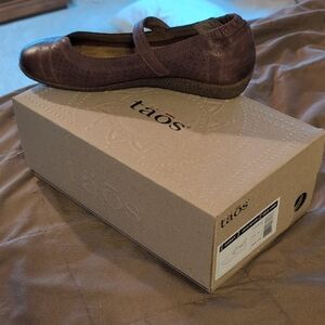 Taos Footwear Women's Dark Brown Mary Jane Flats